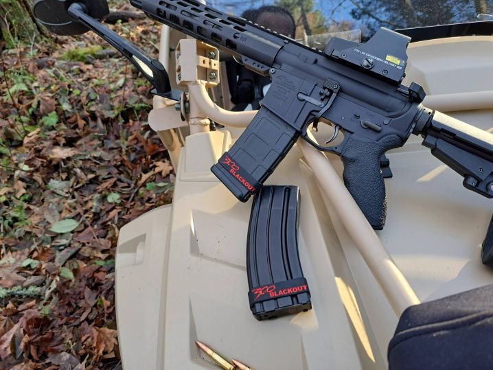 ar-pistol-with-a-300-blk-mag-band.jpg ar-pistol-with-a-300-blk-mag-band.jpg