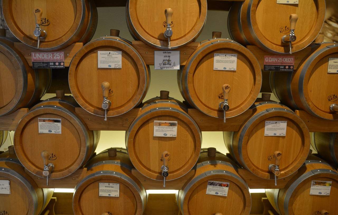 Alcohol barrels or casks for brewing