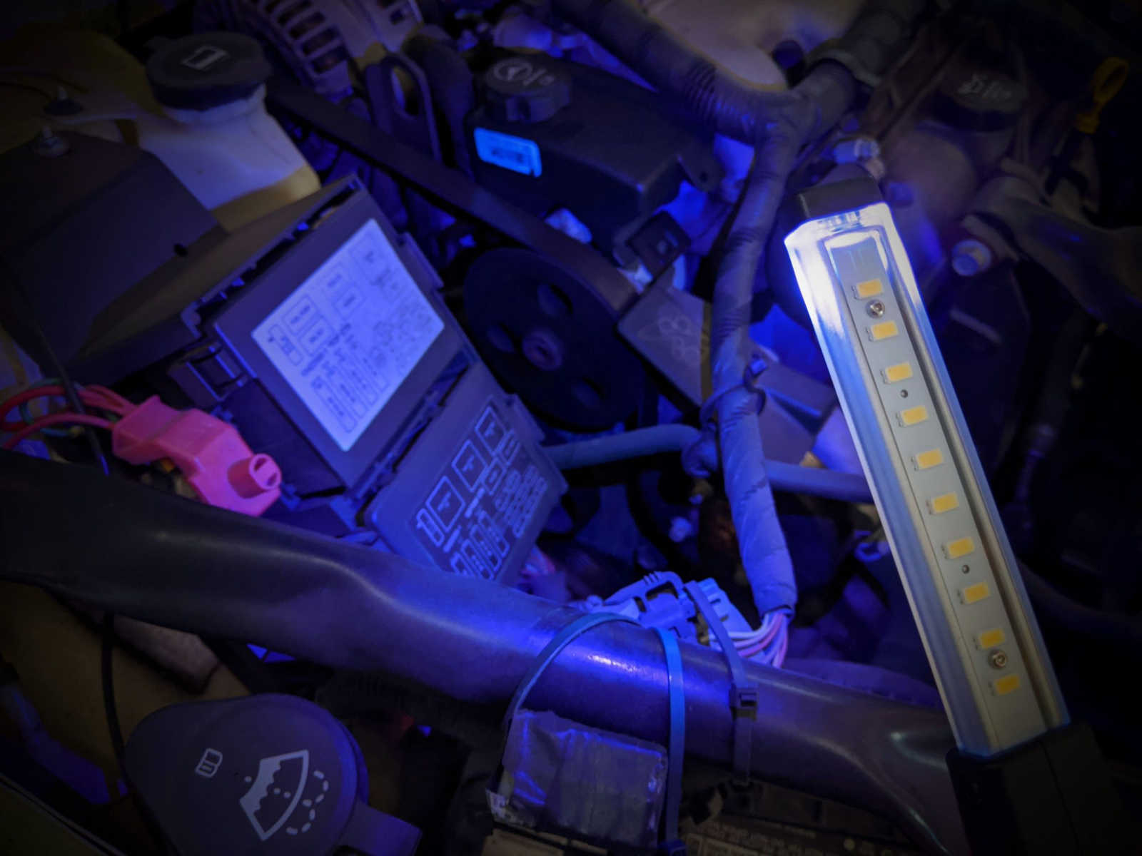 Searching for AC leaks using the UV light on the Strion Switchblade